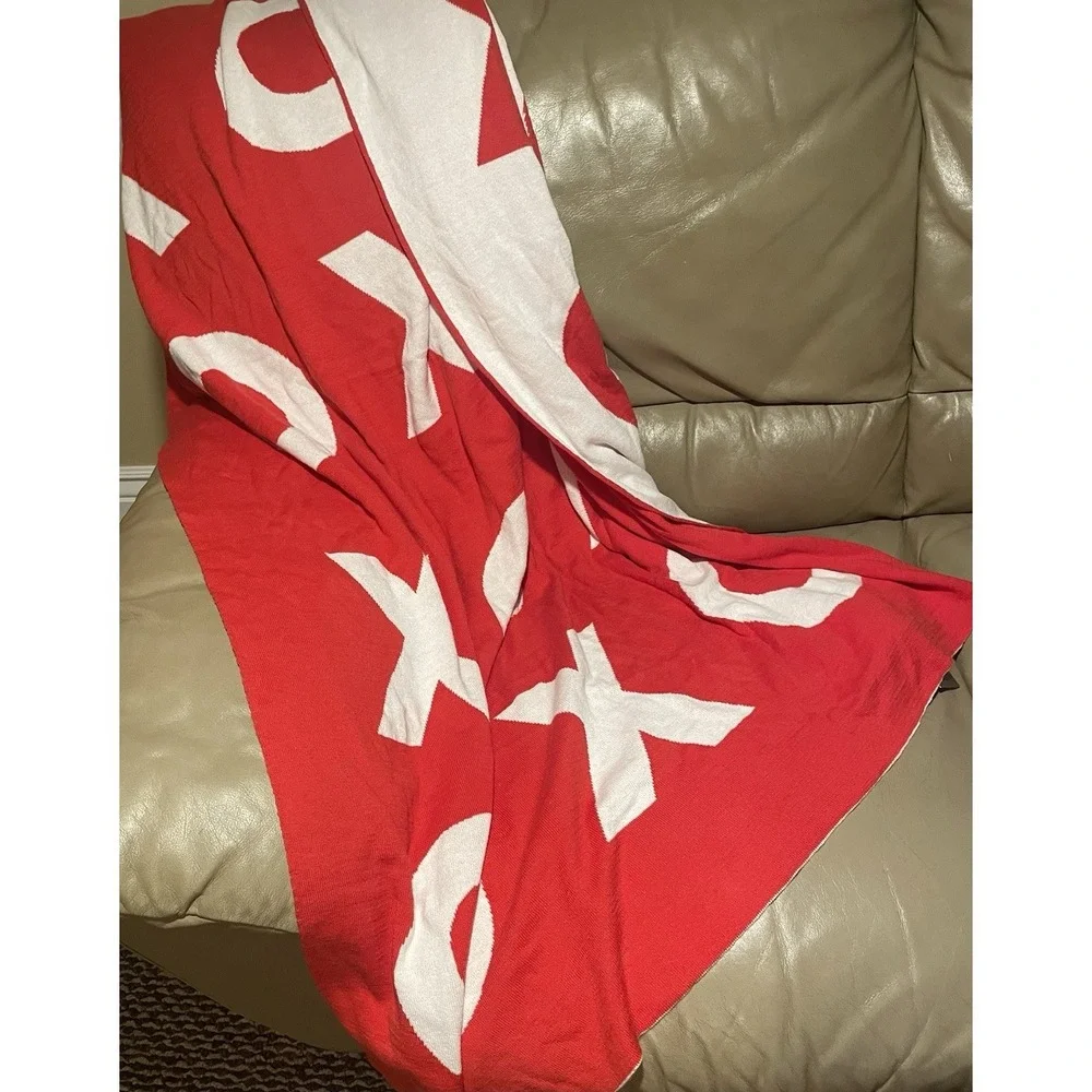 NWT Santa Barbara Design Studio X's & O's Luxe Throw Blanket 60